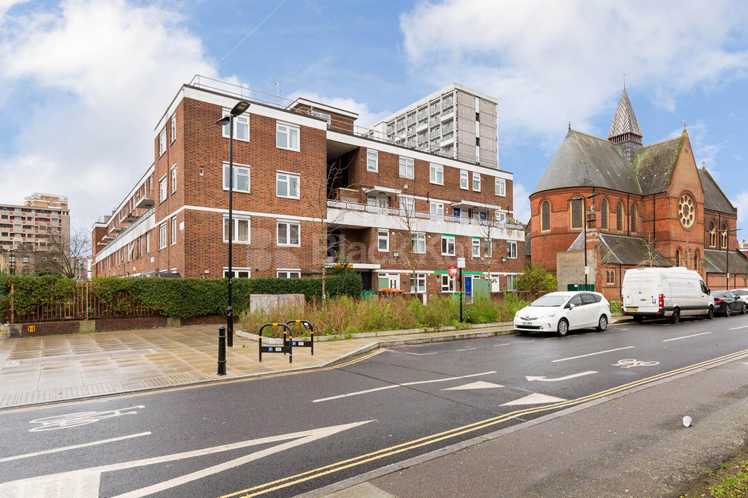 split level 4 bedroom property with Balcony in the hoxton area Weymouth Terrace , Hoxton E2